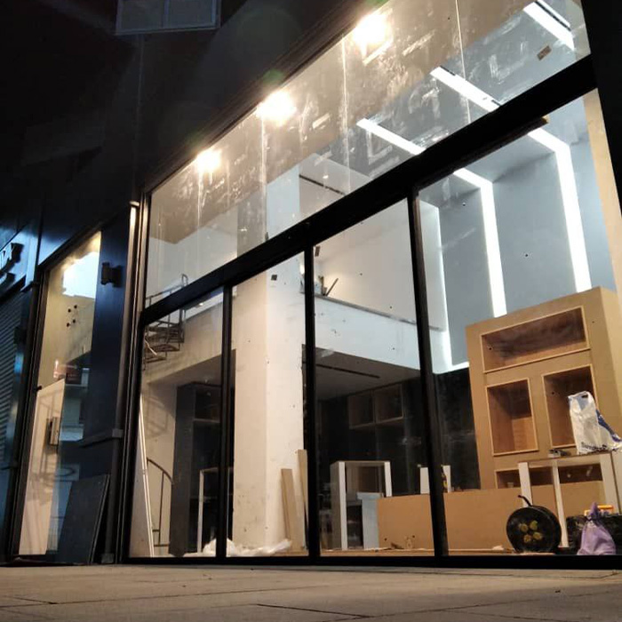 درب اتومات شیشه ای یک باب تجاری